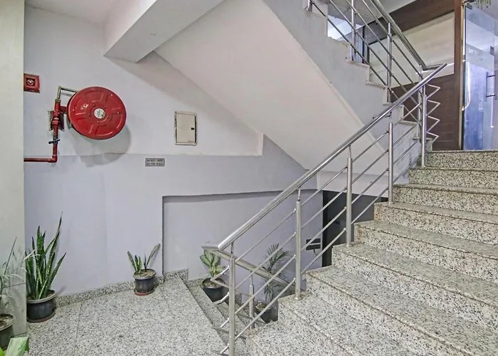 Hotel O Flagship Hotel Metro Star Near Lotus Temple
